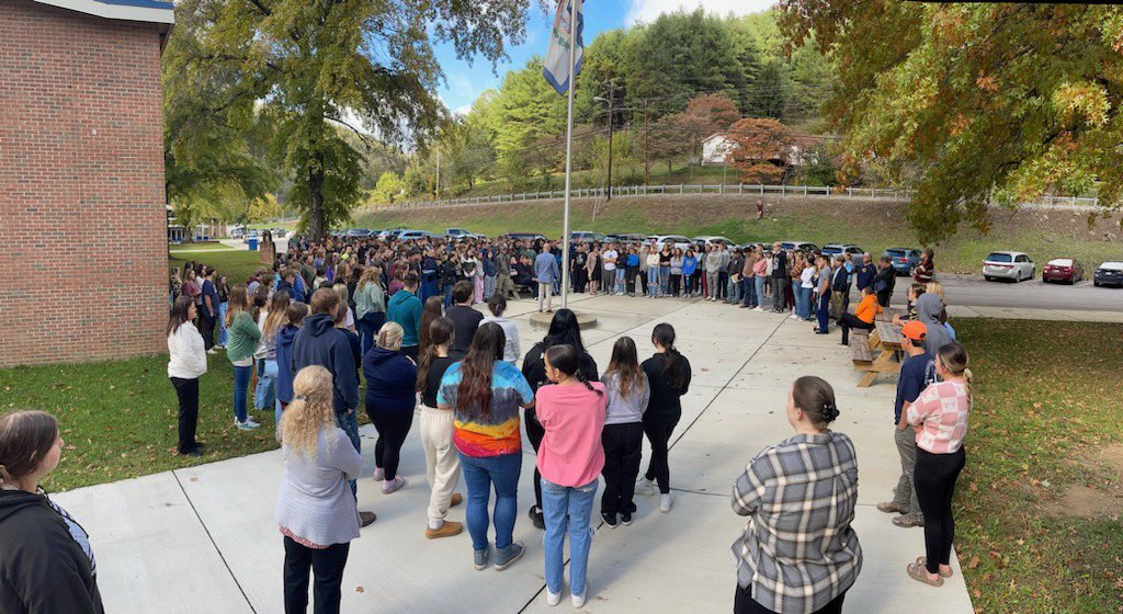 1mandy76's tweet photo. Katie’s high school requested to have prayer/moment of silence for her today as she has scans to see how her progression of osteosarcoma is. I have no words for the encouragement and comfort felt when we saw this!  We don’t have answers yet but we rest in Gods will and grace! https://t.co/mpKTihiX2N