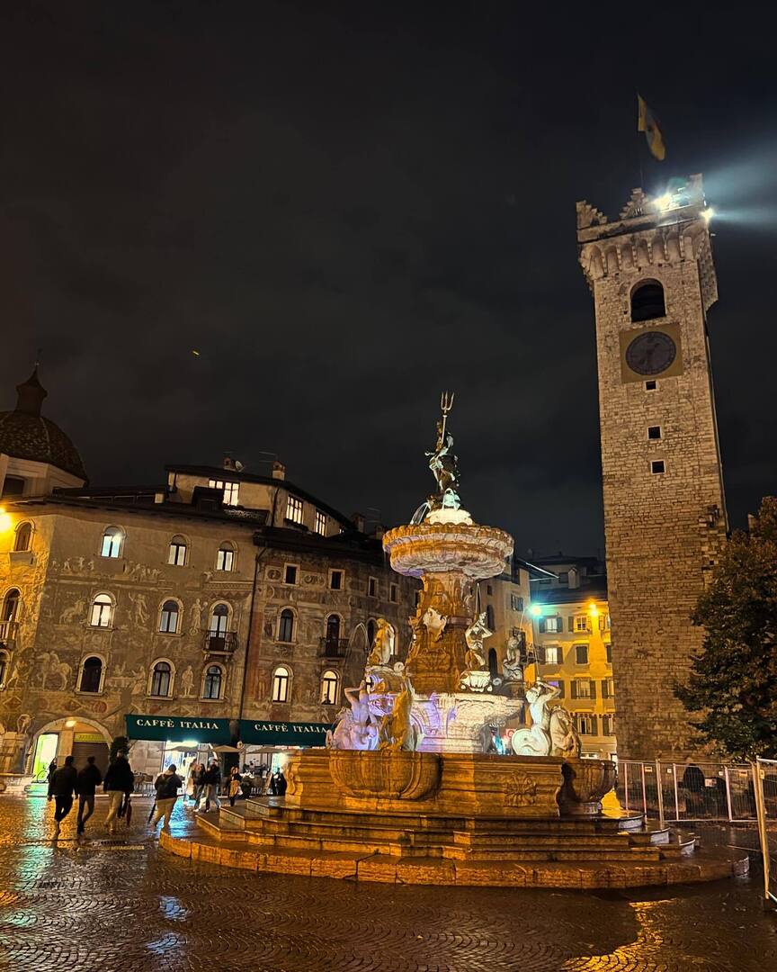 Fontana di Nettuno instagr.am/p/DBMc_6AOEV4/