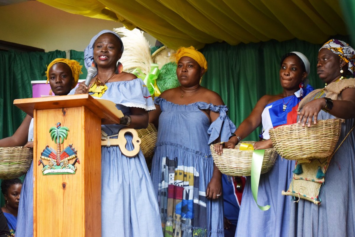 Nous avons été ravis de nous associer <a href="/mcfdfmcfdf/">Ministere de la condition Feminine Officielle</a> et aux femmes du Rassemblement des Madan Sara (RAMSA) pour célébrer la journée internationale des femmes rurales cette année <a href="/ONUFemmesHaiti/">ONU FEMMES HAITI</a> @mnvonumujeres <a href="/OnusidaHaiti/">ONUSIDA HAITI</a>. <a href="/Refugees/">UNHCR, the UN Refugee Agency</a> 🇭🇹 <a href="/UlrikaR_UN/">Ulrika Richardson</a> 1/2