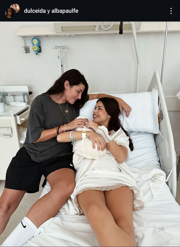 HeteroChupalaaa's tweet photo. HERMANAS 

ya nació la hija de Alba y Dulceida 🥺❤️ https://t.co/R1sPkBqNyr