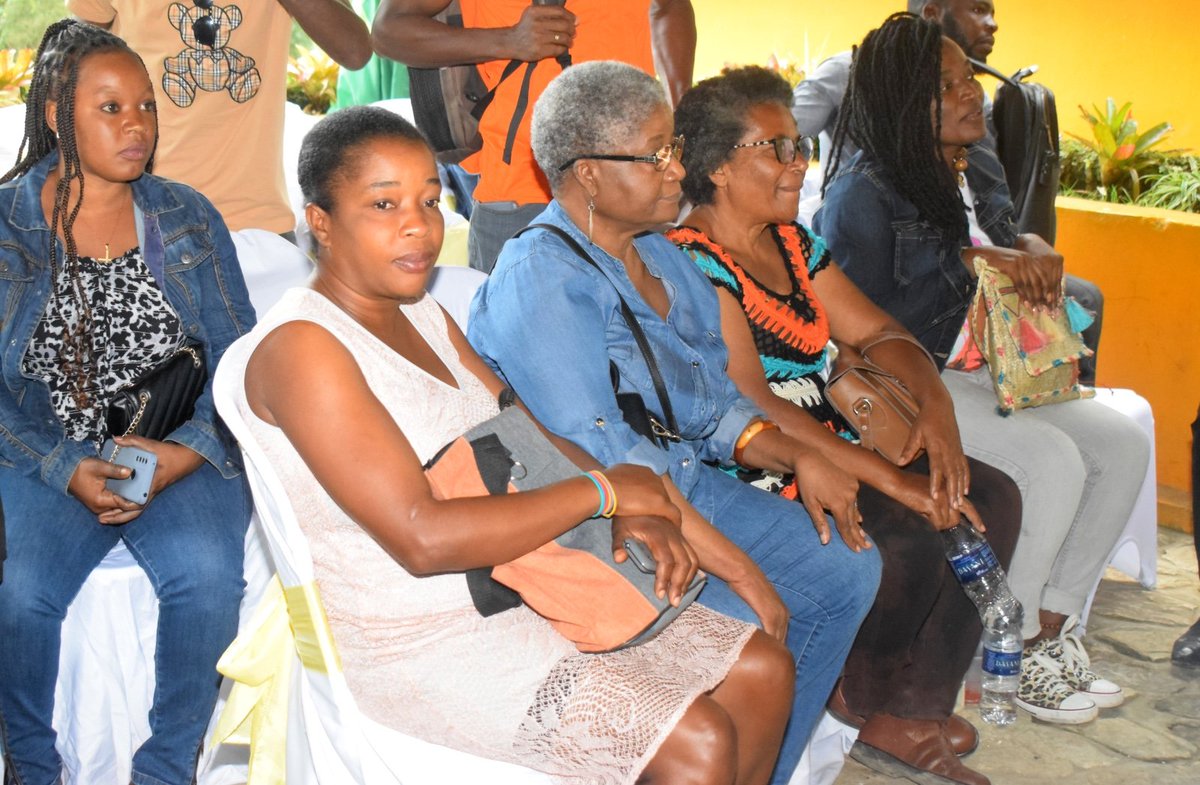 Les femmes rurales contribuent grandement à préserver l'environnement et la biodiversité. Elles font aussi face à l'extrême pauvreté et la faim. Nous appuyons donc toutes les initiatives garantissant leur autonomisation et un accès égal aux ressources productives en Haïti 2/2