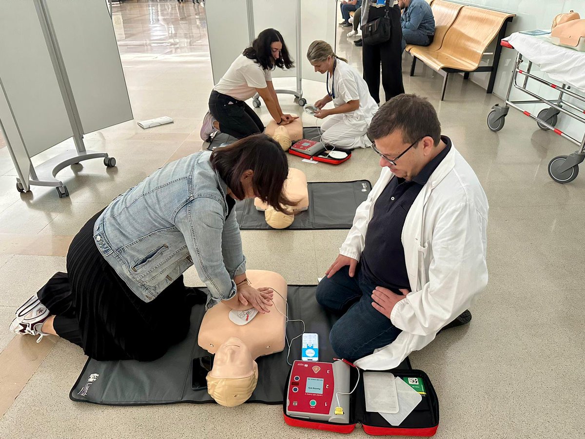 Avui a l’Hospital Parc Taulí, personal de d’intensius i crítics e instructors del CCR, han fet difusió del Dia Mundial de l’Aturada Cardiaca
Els responsables d'aquesta acció han sigut el Bernat Sánchez, Isabel Angles amb la col·laboració de Cristina Espinal.