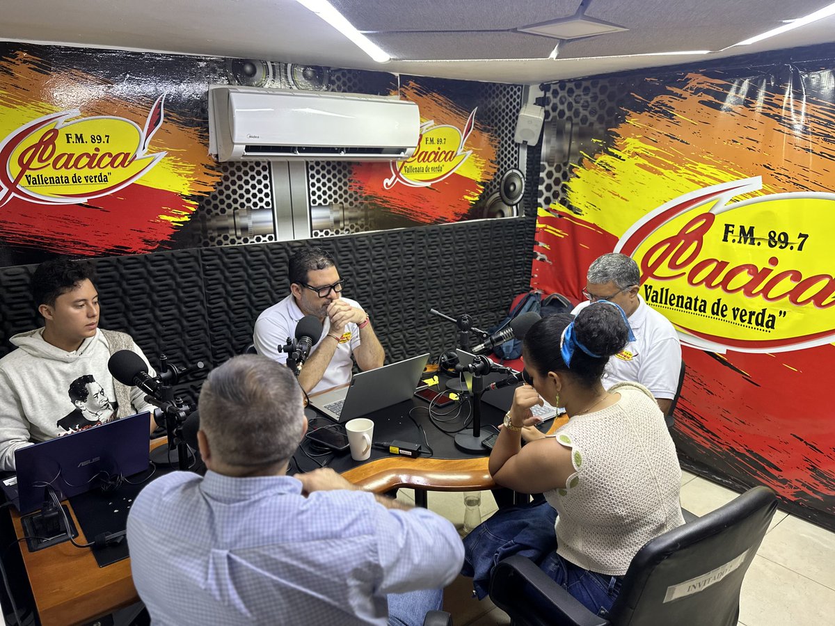 jepazvpar's tweet photo. Visitamos algunos medios locales que abrieron sus micrófonos para dar a conocer a la comunidad en general el objetivo y las proyecciones del programa #JovenesEnPazVpar https://t.co/I8nUVaUz3m
