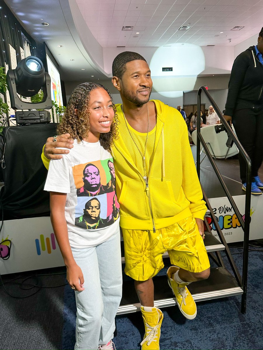 DjSophiaRocks's tweet photo. Happy Birthday @Usher🎂

#usher #djsophiarocks #rnb #rnb #rnbmusic #ushervibes #usherfan #paris #cokestudio #concert #usherraymond #selfie https://t.co/Rg4meD5Ooe