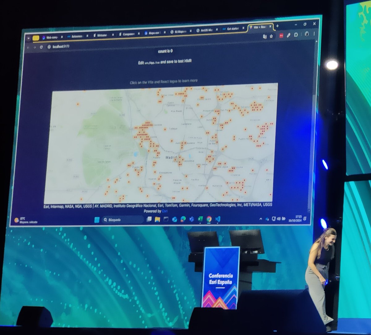 🌍 <a href="/LibertadChC/">Libertad</a> nos va enseñado la potencia de los web components para la personalización y desarrollo de webapps en #ArcGIS ¡Muy top! 👏🏻 #CEsri24 🌍