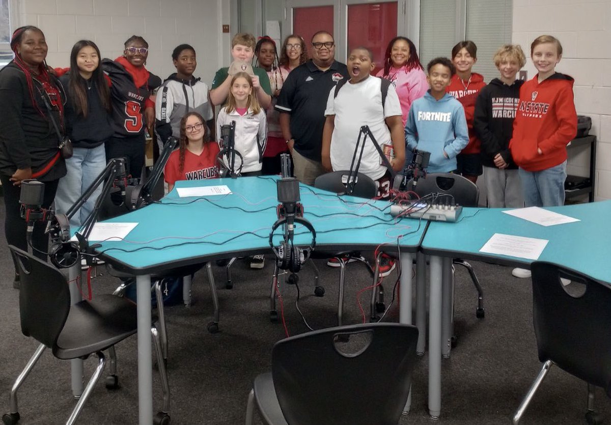 Shoutout to the H.J.M. Podcasting Club for recording their first episode today!!!! Super proud! 🐻