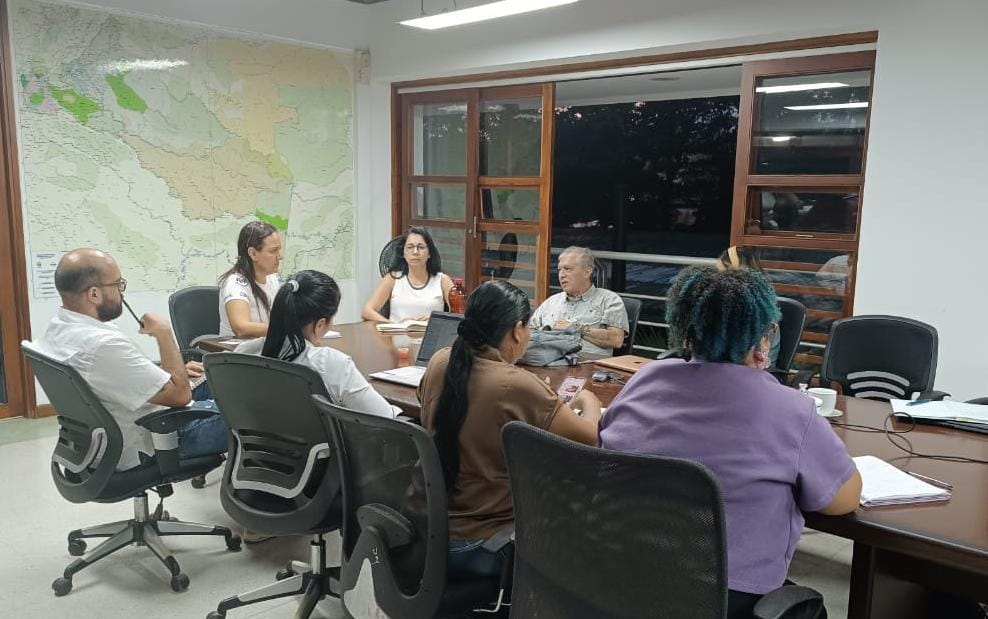 Embajada de Suiza en Colombia (@suizacolombia) on Twitter photo En Mocoa, trabajando con <a href="/Corpoamazonia1/">Corpoamazonia</a> en su Programa de monitoreo del agua 💦 #PIRMA. La salud de la fauna silvestre, del bosque y de la gente depende de la cantidad y calidad del agua. <a href="/IDEAMColombia/">Ideam Colombia</a> <a href="/cta_co/">CTA</a> <a href="/MinAmbienteCo/">MinAmbiente Colombia</a> #ElAguaNosUne #COP16Colombia En Mocoa, trabajando con <a href="/Corpoamazonia1/">Corpoamazonia</a> en su Programa de monitoreo del agua 💦 #PIRMA. La salud de la fauna silvestre, del bosque y de la gente depende de la cantidad y calidad del agua. <a href="/IDEAMColombia/">Ideam Colombia</a> <a href="/cta_co/">CTA</a> <a href="/MinAmbienteCo/">MinAmbiente Colombia</a> #ElAguaNosUne #COP16Colombia