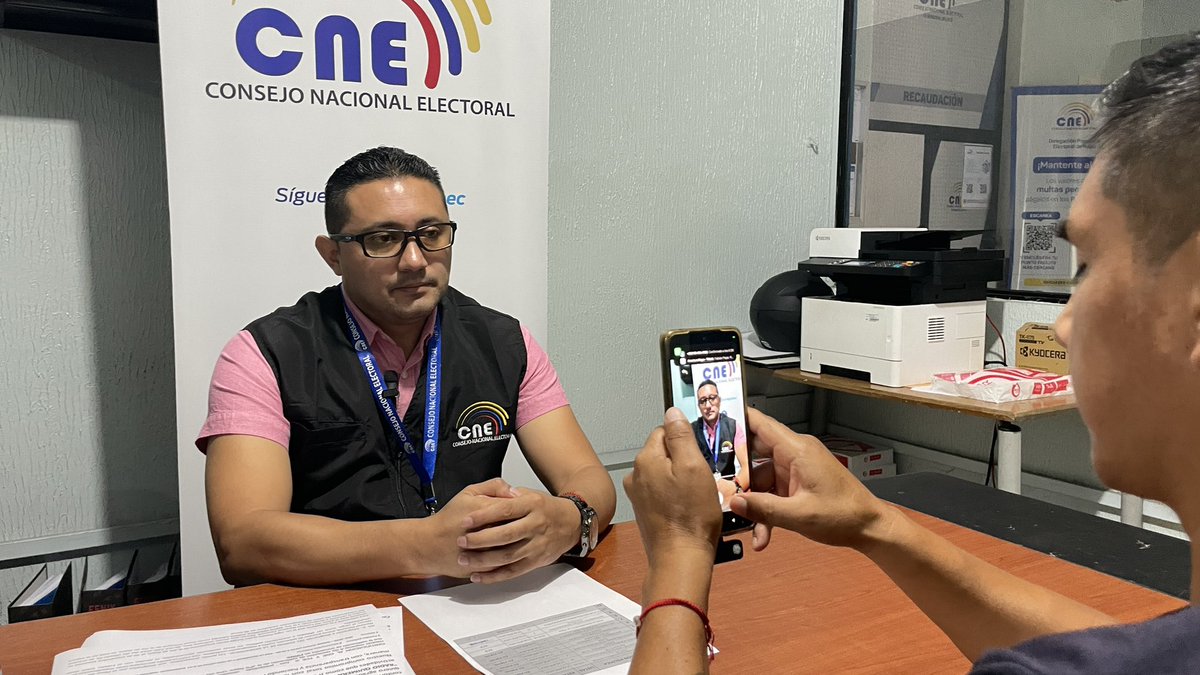 cnenapo's tweet photo. #CNEInforma 🔈 | #SantiagoGómez, presidente subrogante de la Junta Provincial Electoral de Napo dio a conocer los avances en el proceso de calificación de candidaturas para la dignidad de asambleístas de su jurisdicción para las #Elecciones2025Ec. 🗳️ https://t.co/40QyP5NGaG