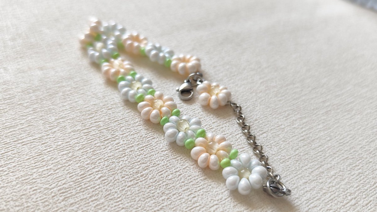 DiyourCrafts's tweet photo. Made a new flower inspired bracelet “Mallow”.Come and have a try ❤️

#handmade #jewelry #DIY #bracelet #flower #giftideas #crafts https://t.co/KE7pTLCVze