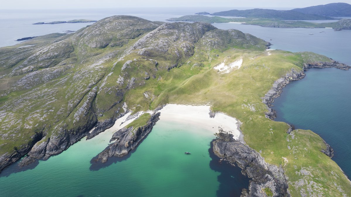 The #outerhebrides in all her glory. On our trip in June you have the chance to swim &amp; snorkel at a number of islands. Here are a few of the favourites -  Mingulay, Pabbay, Village Bay (St Kilda) &amp; Sandray.

#wildswimming #snorkeling #scotland