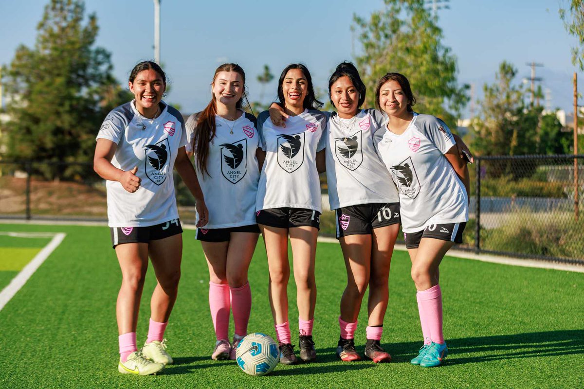 HironBen's tweet photo. On International #DayOfTheGirl, I'm incredibly proud to work at an organization dedicated to empowering the next generation of girls through sport! Through various partnerships, BMO is opening doors for young girls, building confidence, leadership, and resilience. #BMOGrowTheGood https://t.co/EPvsWLy0fz