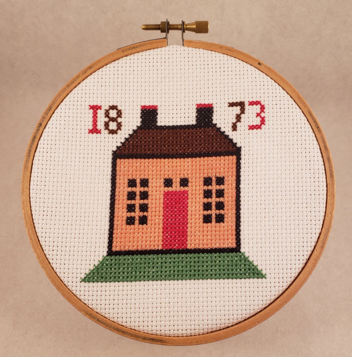 Explore cross stitch samplers from the 1800s and learn to make your own with our Beginner Cross Stitch Sampler Workshop on Tuesday, Nov. 5 🧵

You'll replicate this piece from the Museum's collection with Helen of BlyssStitch Designs! Register online at bit.ly/3WtzYY9