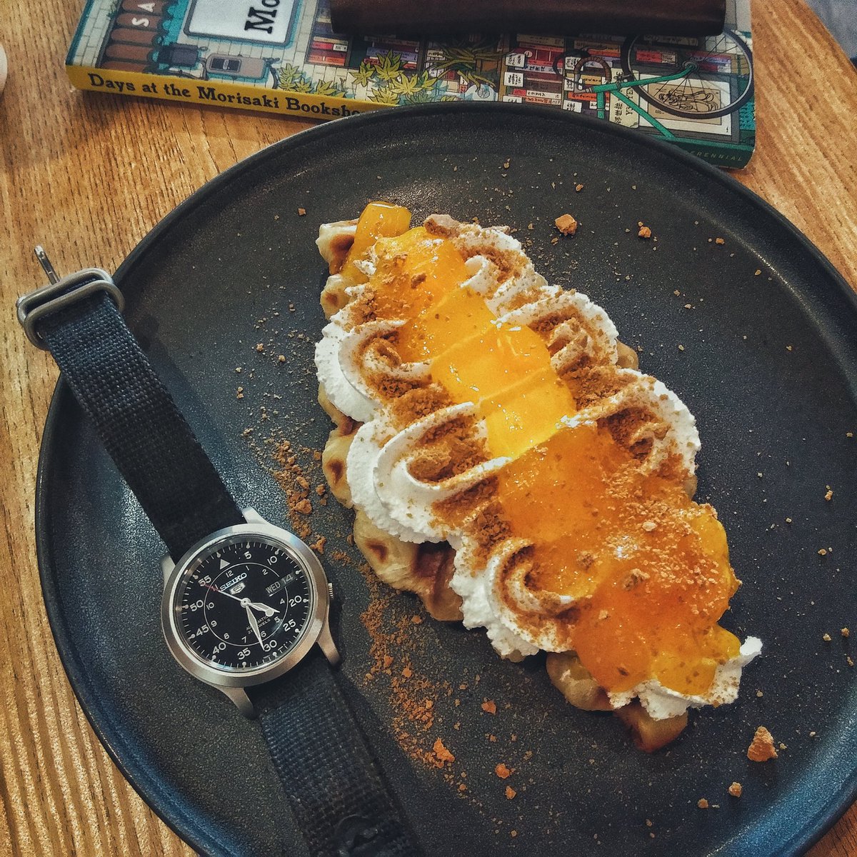 markdavidsee's tweet photo. My father and I sometimes go out to eat a highly popularized hybrid of a croissant and a waffle. Masarap! However, on that particular day, I was actually craving a Cronut. 😅 https://t.co/if7Tlwal41
