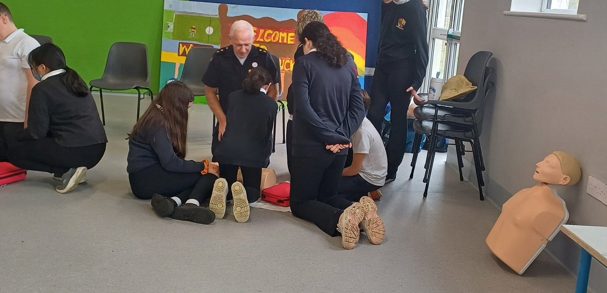 A fantastic day in Ballinamuck NS for #RestartAHeart day with Civil Defence, Ballinamuck first responders,Longford Fire Service, The Gardaí and Amanda Ross, Community Engagement Officer from NAS in attendance. 
#Check #Call #Compress #Shock