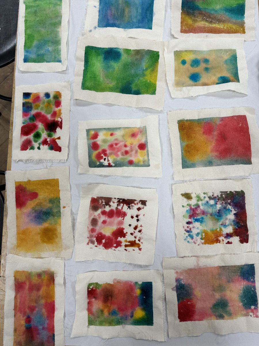 inrainbows_Bec's tweet photo. Exploring inks today with reception.
Lots of water changing 😂😂😂 and mess but the children loved it. I wonder what each of them will pick as their favourite medium at the end of the year to make a piece of art🤔 @CadoxtonPS https://t.co/JPOi8EZ9cZ