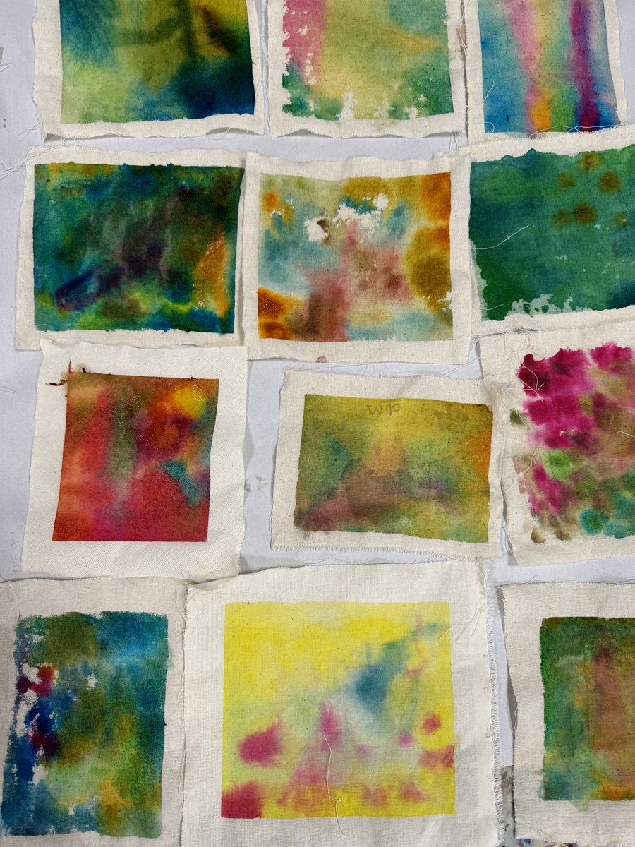 inrainbows_Bec's tweet photo. Exploring inks today with reception.
Lots of water changing 😂😂😂 and mess but the children loved it. I wonder what each of them will pick as their favourite medium at the end of the year to make a piece of art🤔 @CadoxtonPS https://t.co/JPOi8EZ9cZ