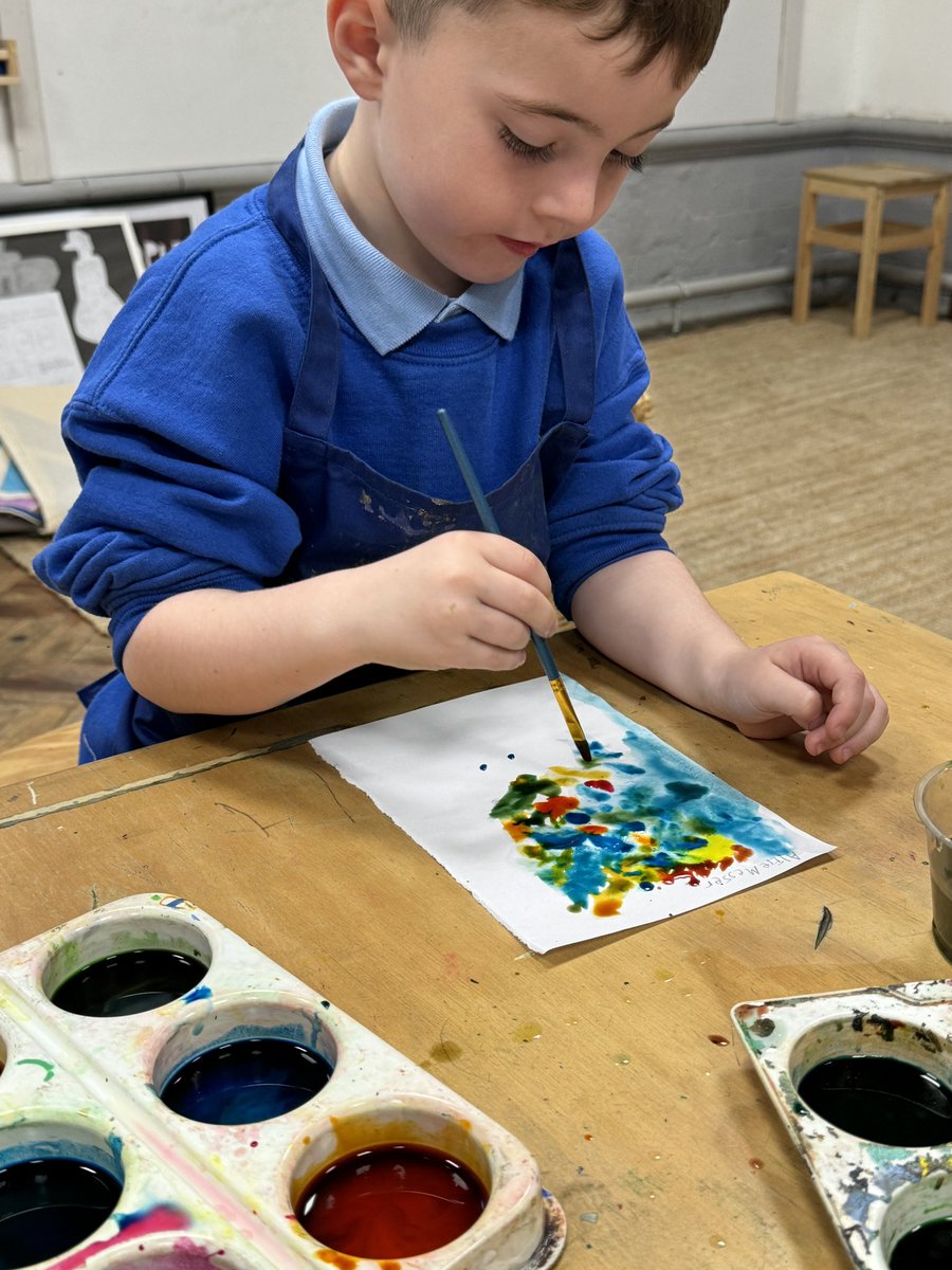 inrainbows_Bec's tweet photo. Exploring inks today with reception.
Lots of water changing 😂😂😂 and mess but the children loved it. I wonder what each of them will pick as their favourite medium at the end of the year to make a piece of art🤔 @CadoxtonPS https://t.co/JPOi8EZ9cZ