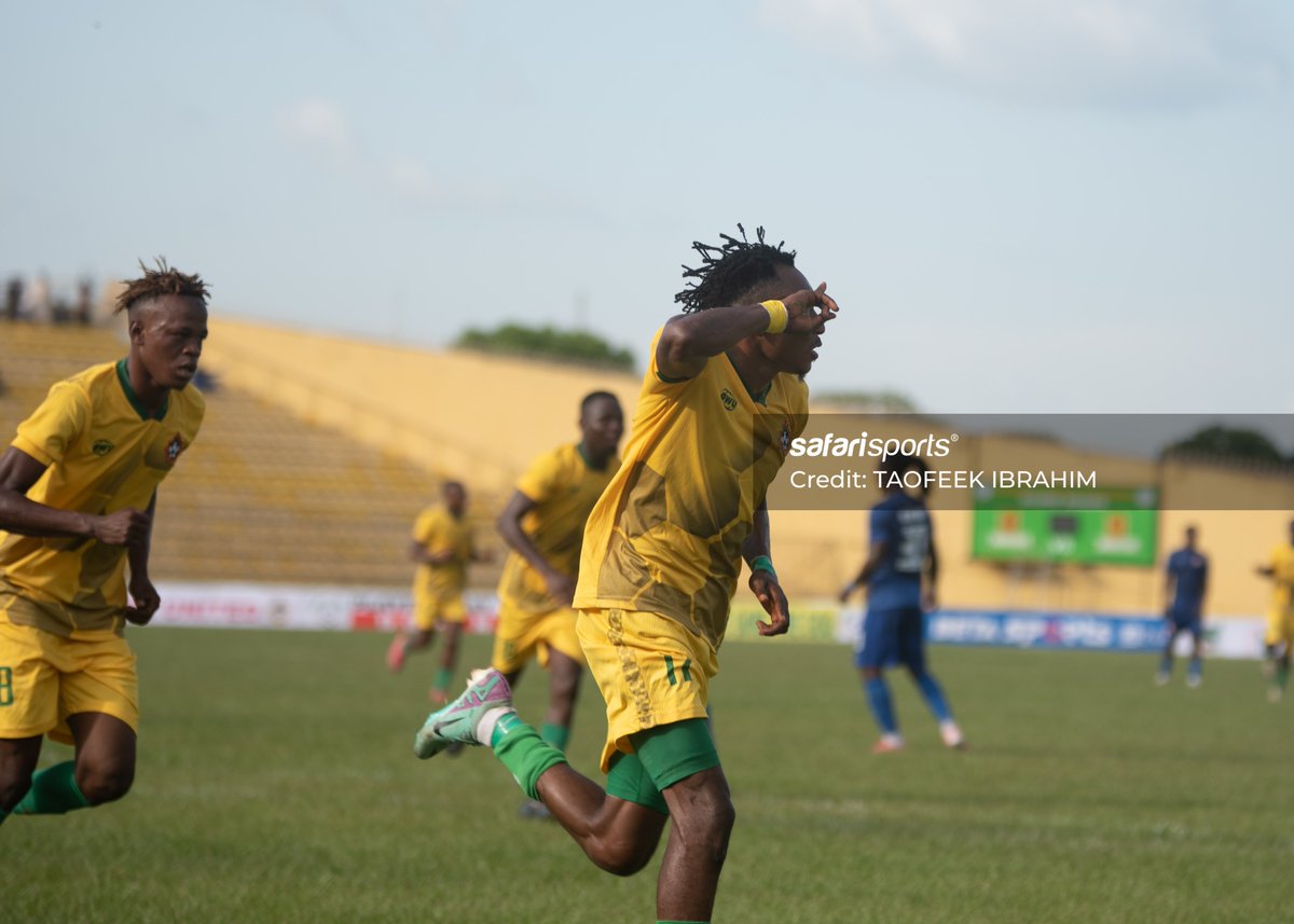 SafariSports_'s tweet photo. GOOOAAAALL!!!!

Alade makes it a brace for Kwara Utd.

Kwara Utd 2-0 Sunshine Stars
#NPFL25 https://t.co/ygjdeiEwFR