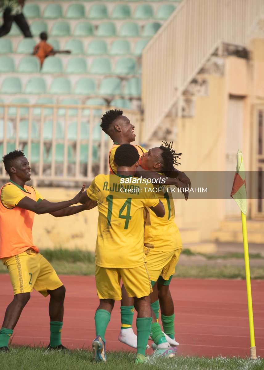SafariSports_'s tweet photo. GOOOAAAALL!!!!

Alade makes it a brace for Kwara Utd.

Kwara Utd 2-0 Sunshine Stars
#NPFL25 https://t.co/ygjdeiEwFR
