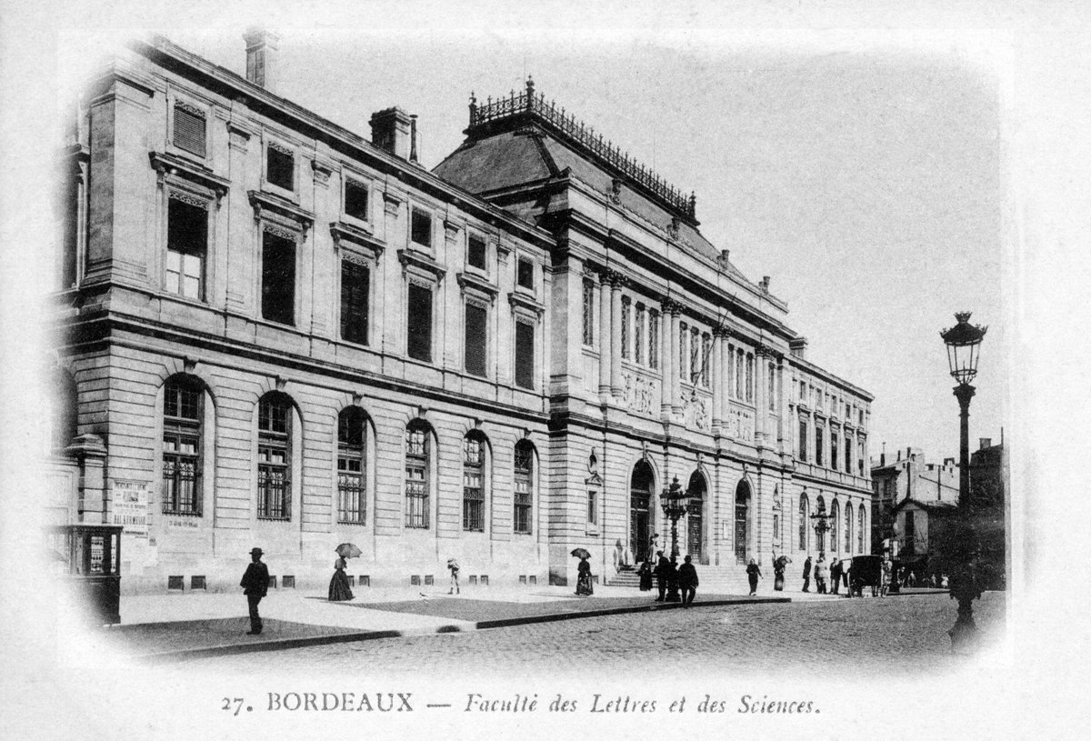 La #photo du mercredi! Fac des lettres et des Sciences début 20e siècle !Vous ne reconnaissez pas ?! 
Indice : s'y déroule à l'heure actuelle une table-ronde "Peut-on encore présenter des restes humains dans les musées "? .... <a href="/Bordeaux/">Bordeaux</a> <a href="/univbordeaux/">Université de Bordeaux</a> <a href="/SOArchives/">SudOuest Archives</a> <a href="/MuseeAquitaine/">MuseeAquitaine</a>