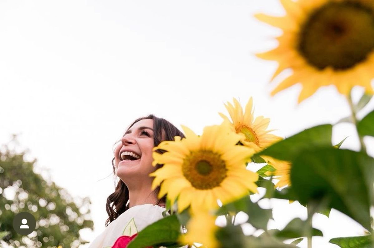 robbinsscrubcap's tweet photo. happy caterina scorsone day!🌻 https://t.co/NkWXFrV58R