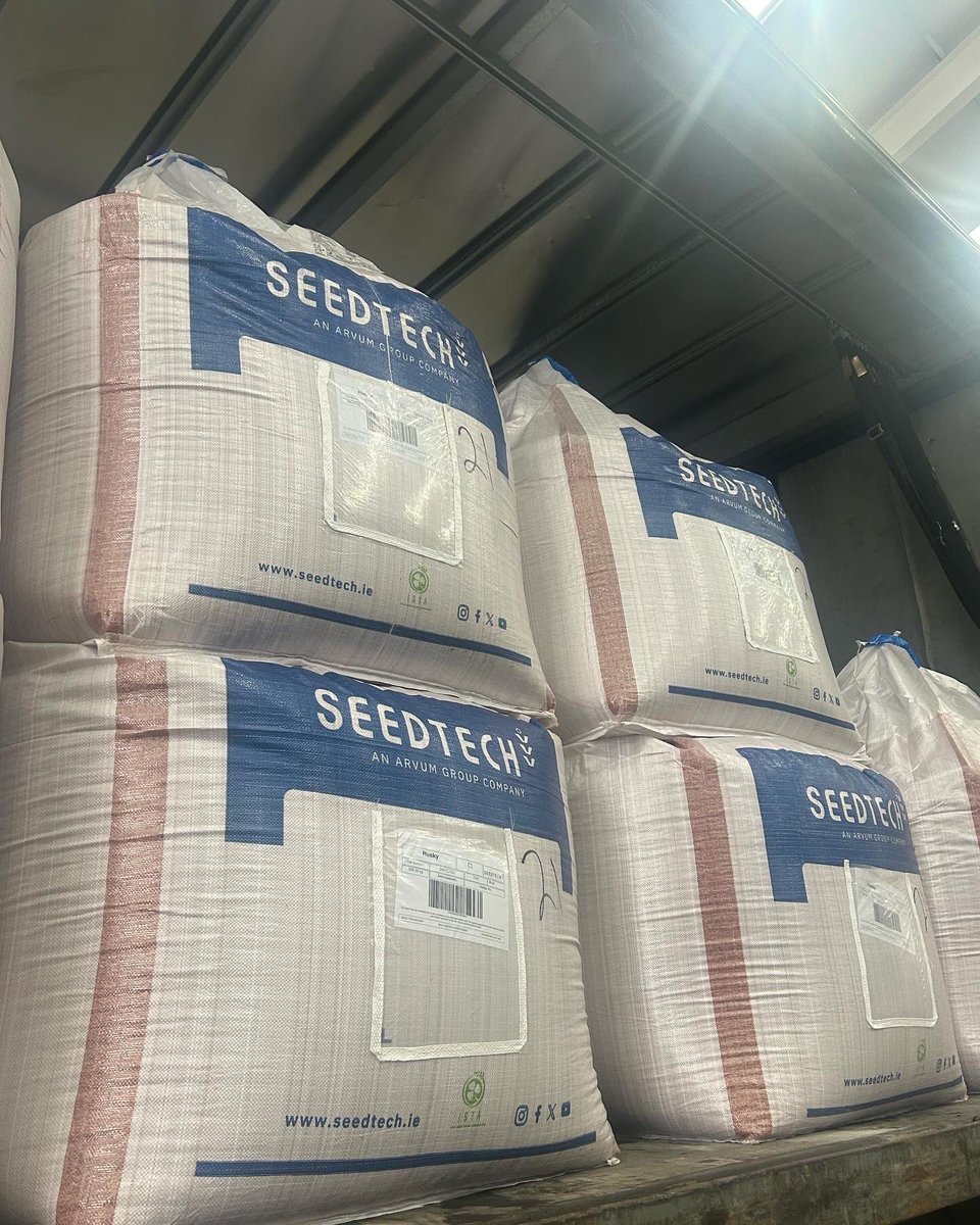seedtechnology's tweet photo. Keep an eye out for our new bags!👀👀

Our processing plant is still busy packing and sending out seed for the remaining autumn orders! 

#seedtech #newbags #belview #sowing #drilling https://t.co/6f0NwSbJFJ