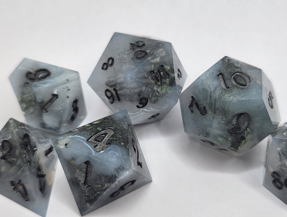 Sinnamon Roll Dice 🐶 tweet media