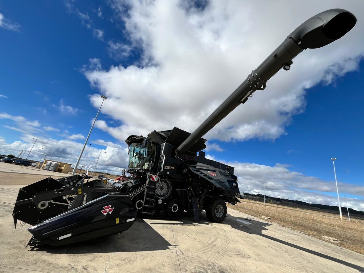 MF_Spain's tweet photo. 🚜 ¡Termina una jornada increíble en Valladolid!
Hoy en el #MFeXperience, los agricultores han tenido la oportunidad de probar lo último de #MasseyFerguson y aprender de nuestros eXpertos.
¡Gracias a todos por venir! #MFeXperience 🔥
#MFBornToFarm 🌾 https://t.co/u72F5wjcve