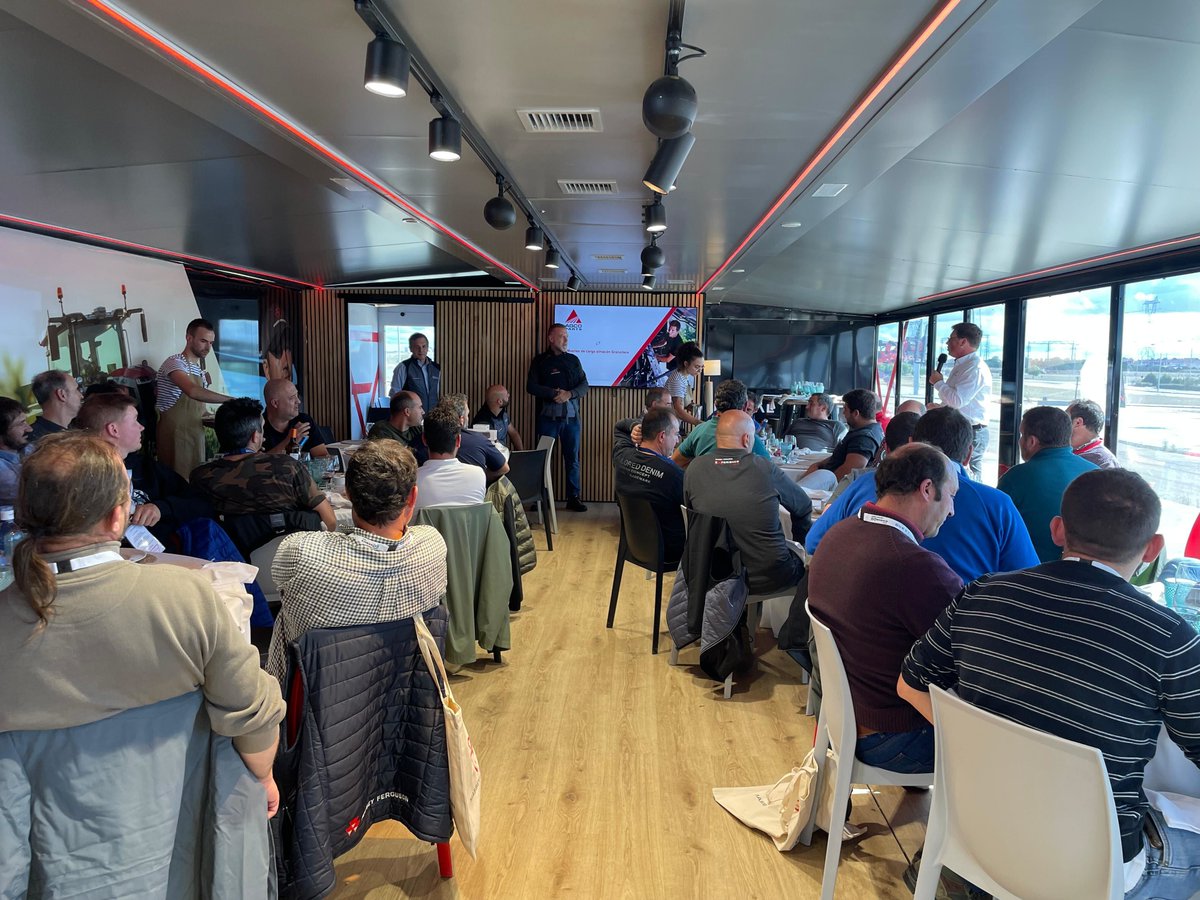 MF_Spain's tweet photo. 🚜 ¡Termina una jornada increíble en Valladolid!
Hoy en el #MFeXperience, los agricultores han tenido la oportunidad de probar lo último de #MasseyFerguson y aprender de nuestros eXpertos.
¡Gracias a todos por venir! #MFeXperience 🔥
#MFBornToFarm 🌾 https://t.co/u72F5wjcve