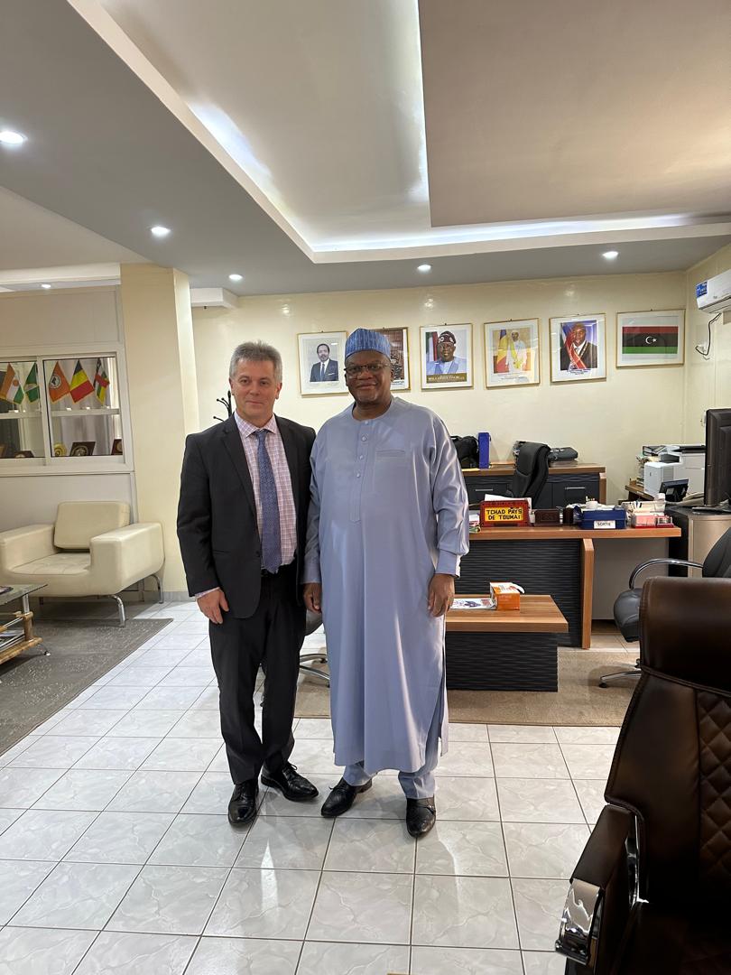 Amb_MNuhu's tweet image. It was a pleasure granting audience to the Chief of Operations, and Deputy Director for Pan African and Regional Development, Mr. Manuel Le Bris, and his delegation. 

The Lake Chad Basin Commission appreciates the Canadian government through Global Affairs Canada for its…