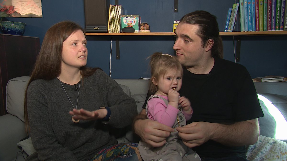 On tonight's <a href="/STVNews/">STV News</a> a mother who suffered from postpartum depression says she only got through it because her husband had extended paternity leave. <a href="/DadsRockOrg/">Dads Rock</a> campaigners say the statutory 2 weeks should be improved