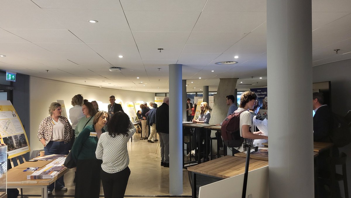 Vandaag even langsgeweest bij de CID-dag op de Haagse Hogeschool. Mooi om te zien hoe iedereen betrokken is bij de plannen en ontwikkelingen. Er waren interessante sessies en een mooie infomarkt voor vragen. Ik kijk uit naar de verdere uitwerking voor een groene en leefbare stad!