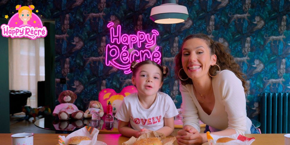 La série « les enfants sont rois » d’après le roman de Delphine de Vigan arrive dans une semaine sur <a href="/DisneyPlusFR/">Disney+ FR</a> 
Ce jeudi vers 8h50 en avant-première dans les immanquables de <a href="/telematin/">Telematin</a> je vous montre en exclu un extrait pour découvrir ce qu’est … Happy Récré ! 
À demain !