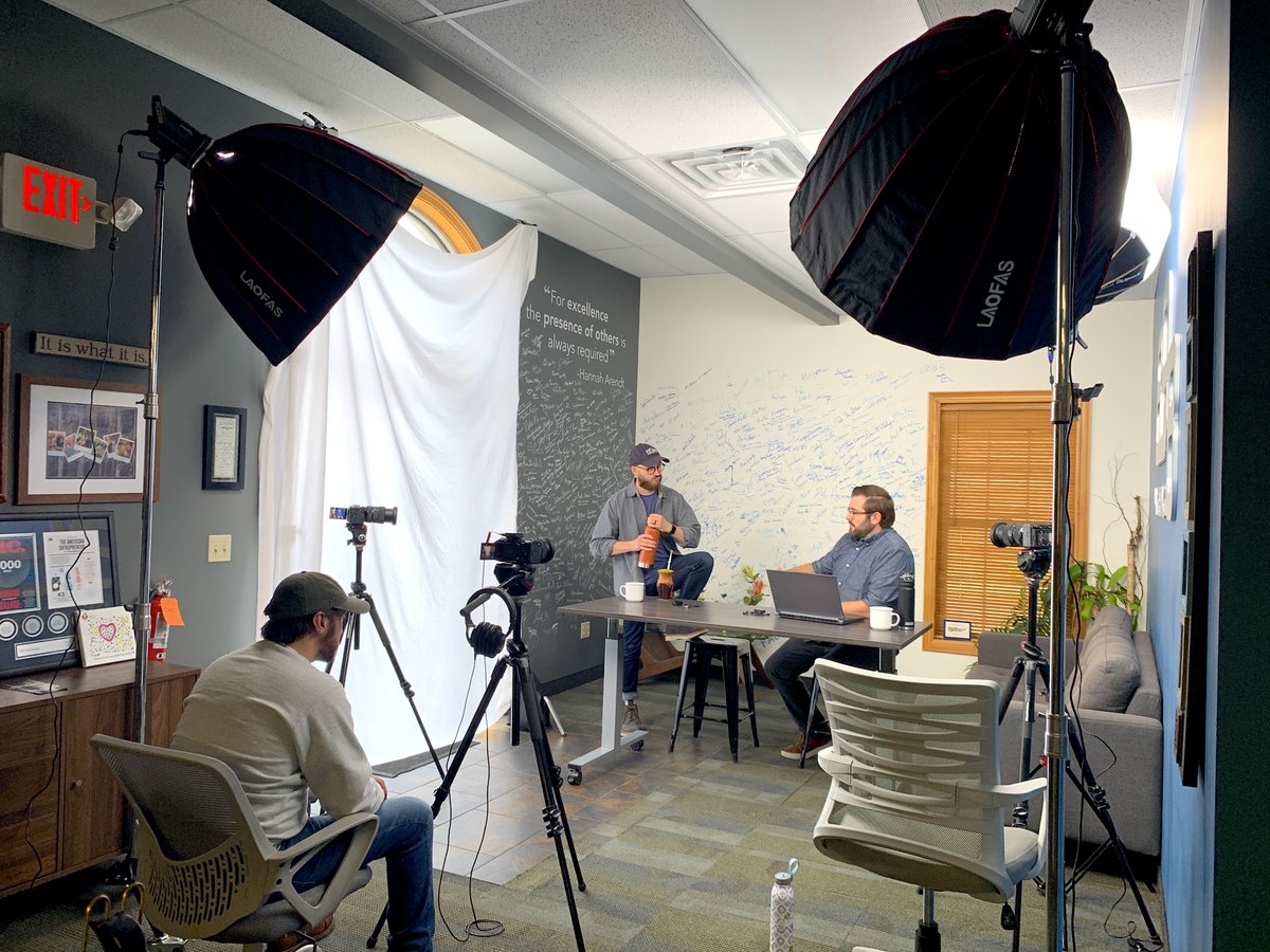 898Marketing's tweet photo. We have something 𝐛𝐫𝐞𝐰𝐢𝐧𝐠 over here at 898, (and it's not just the Marlowe's Coffee!)

Can you guess what Bill and Austin are up to? 🤔 Leave your guesses in the comments and stay tuned for more! https://t.co/JlJeX1DH66
