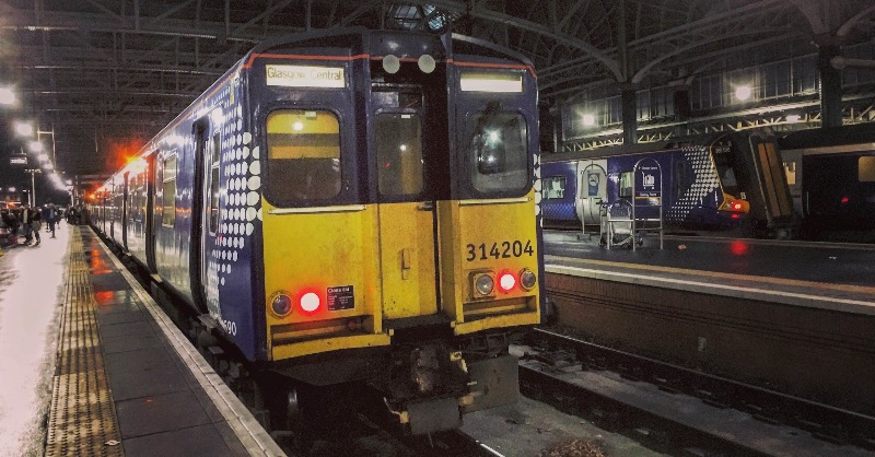 ScotRail's tweet image. Good Evening! 🌃 It's ^Lewis here with a throwback to #Class314 times! 🚂 I am here with you this evening until midnight. 😀 Please get in touch if you have any feedback or queries for me. 🚉