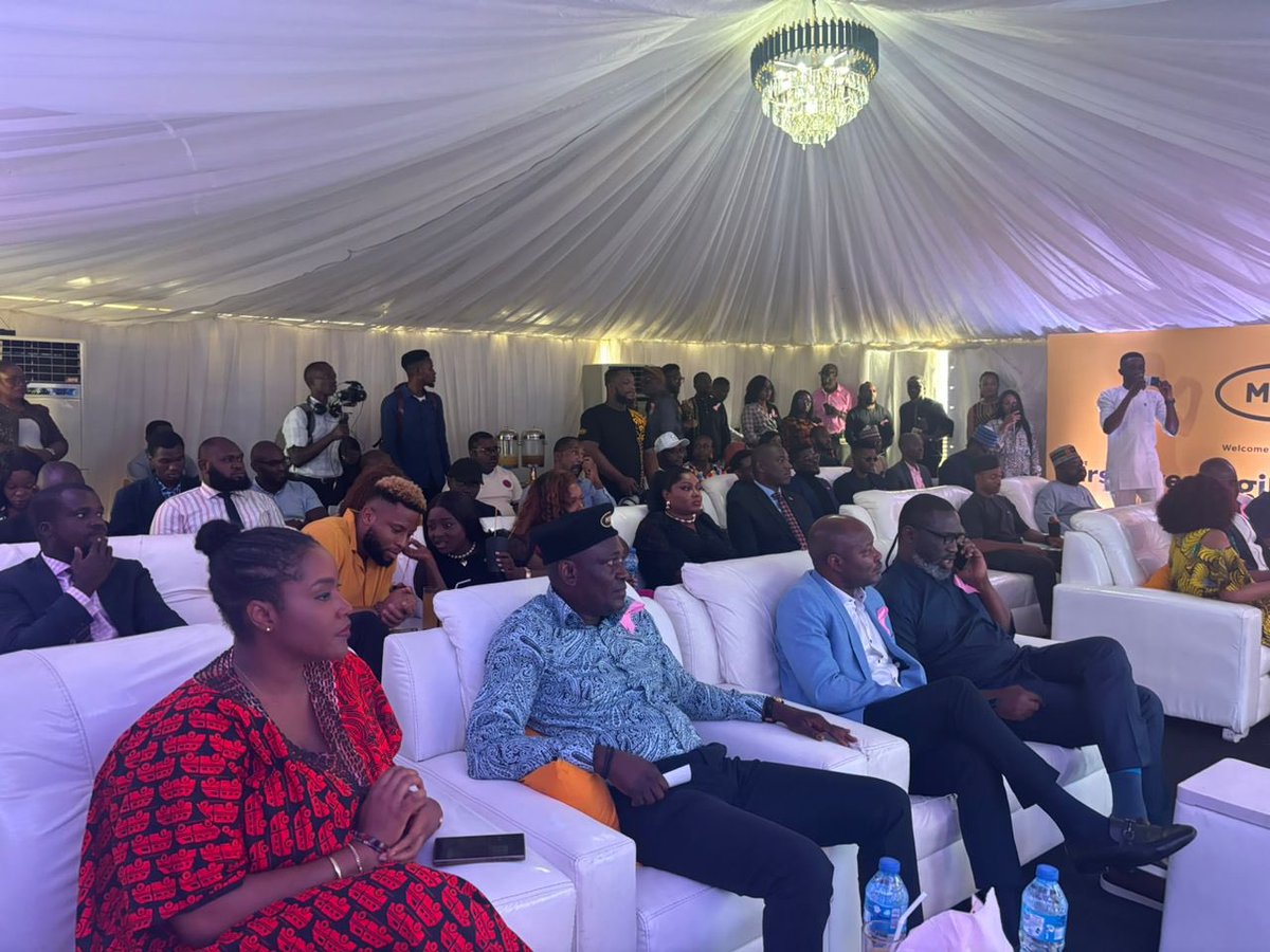 Irunnia_'s tweet photo. Omo everybody just dey smile as dem experience the new MTN 5G
MASSIVE FROM MTN ONCE AGAIN π
#FutureWithMTNN #MTNDigitalExperience
https://t.co/6cjp3VLMQN