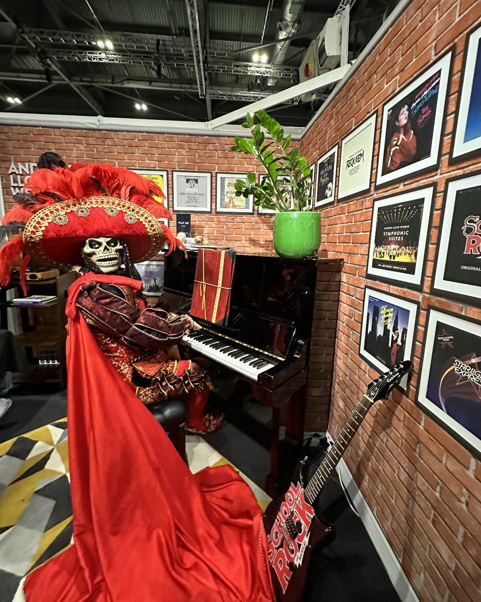 POTOworldwide's tweet photo. We can’t wait to see you all at MusicalCon this weekend at the Andrew Lloyd Webber Musicals booth! ✨ 

Which Phantom character will you be coming dressed as? 👀 

#PhantomFest #POTOWorldwide @OfficialALW https://t.co/za9Ho4WN7o