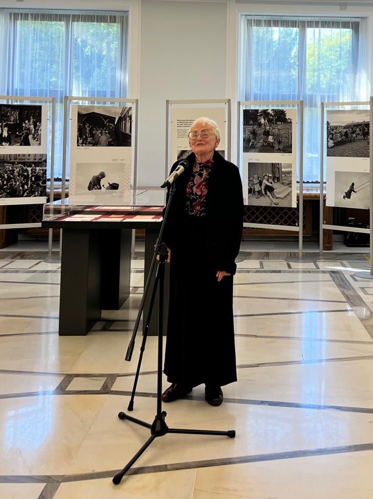 Ms. Aleksandra Kulak, one of the Pahiatua children who returned to Poland after her time in New Zealand, attended the exhibition and shared heartfelt words of gratitude. She thanked the 🇳🇿 government for giving shelter and security to the Polish children during  hard war times.