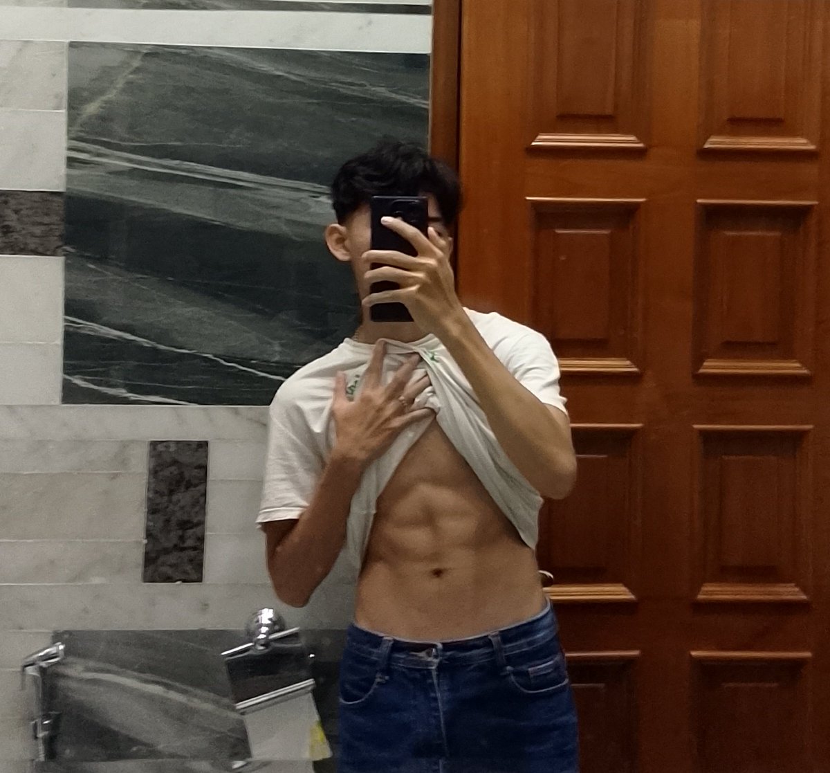 kevsssecond's tweet image. 🍆