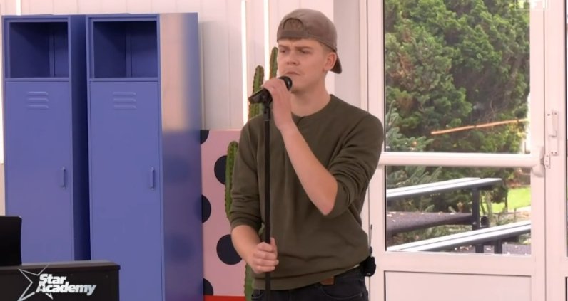 NewsTVReal's tweet photo. Michael : "Charles chante très bien mais il est justement persuadé d'être un très bon chanteur".

Sofia : "Moi, je vais le faire redescendre t'inquiètes pas" #StarAcademy #StarAcademyLeLive https://t.co/q2OdAzn5Am
