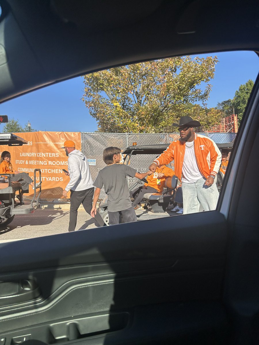 robinbazer's tweet photo. We love having @treysmith back on Rocky Top. What a treasure! https://t.co/I7dYwgEe9R