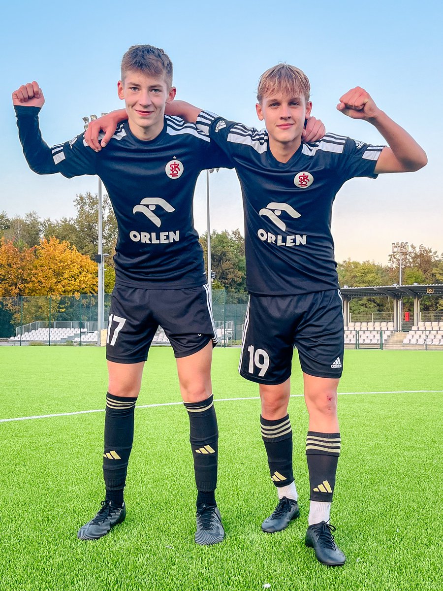 ap_lkslodz's tweet image. Mają 15 lat. A dziś z czwartoligowcem w Okręgowym Pucharze Polski jeden z nich zdobył gola, drugi zaliczył asystę - przed Wami Fabian Olejniczak i Sebastian Sopel!  

#DlaPrzyszłości