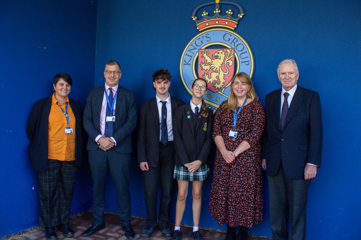 Kings_Ringmer's tweet photo. Today we welcomed Sir Roger Fry, the founder of @KGAcademies. He was joined by our Senior Students, Mr Harvey, and members of SLT for lunch where the students were invited to ask questions about his life &amp; contributions to education in the UK &amp; abroad.
#proudtoberingmer #KAR https://t.co/qqENogxP6Q