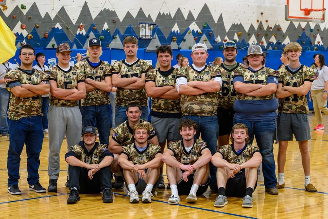 PhiloFootball1's tweet photo. Senior Night! Friday vs John Glenn. #family ##maximumeffort https://t.co/KutkzrsUxE