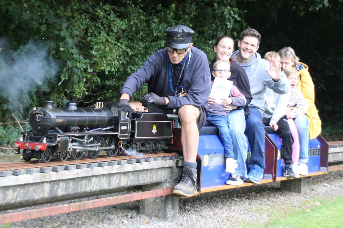 AshtonCourtRly's tweet image. With two weekends left before we close for the winter, we hope you can drop by and say hello. This Sunday, 20th October, trains will run between 12.00 and 17.00.
ashtoncourtrailway.org
#ashtoncourtrailway, #miniaturerailway, #modelengineering, #visitbristol, #bestofbristol