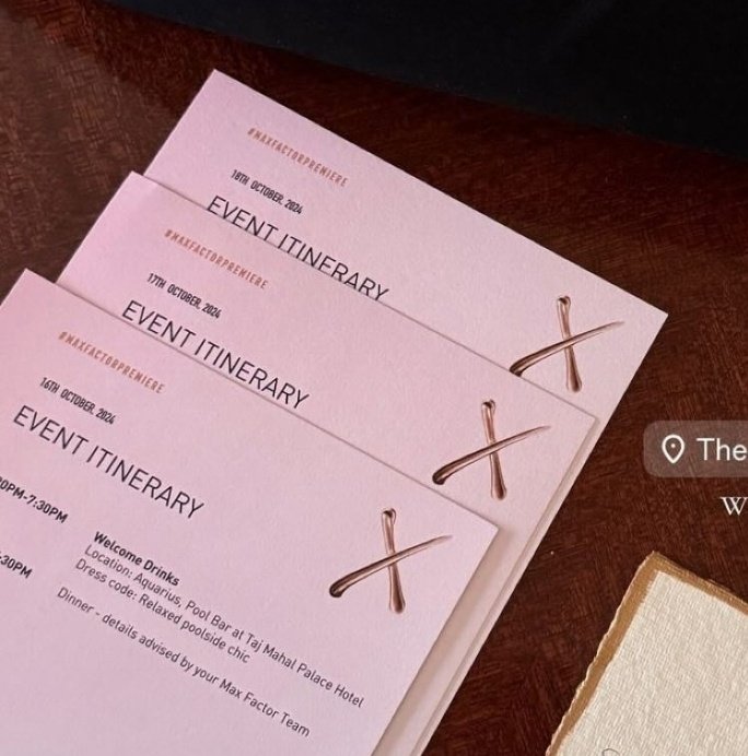 np_legacy's tweet image. Cool, the best host 💙 #PriyankaChopra #MaxFactor