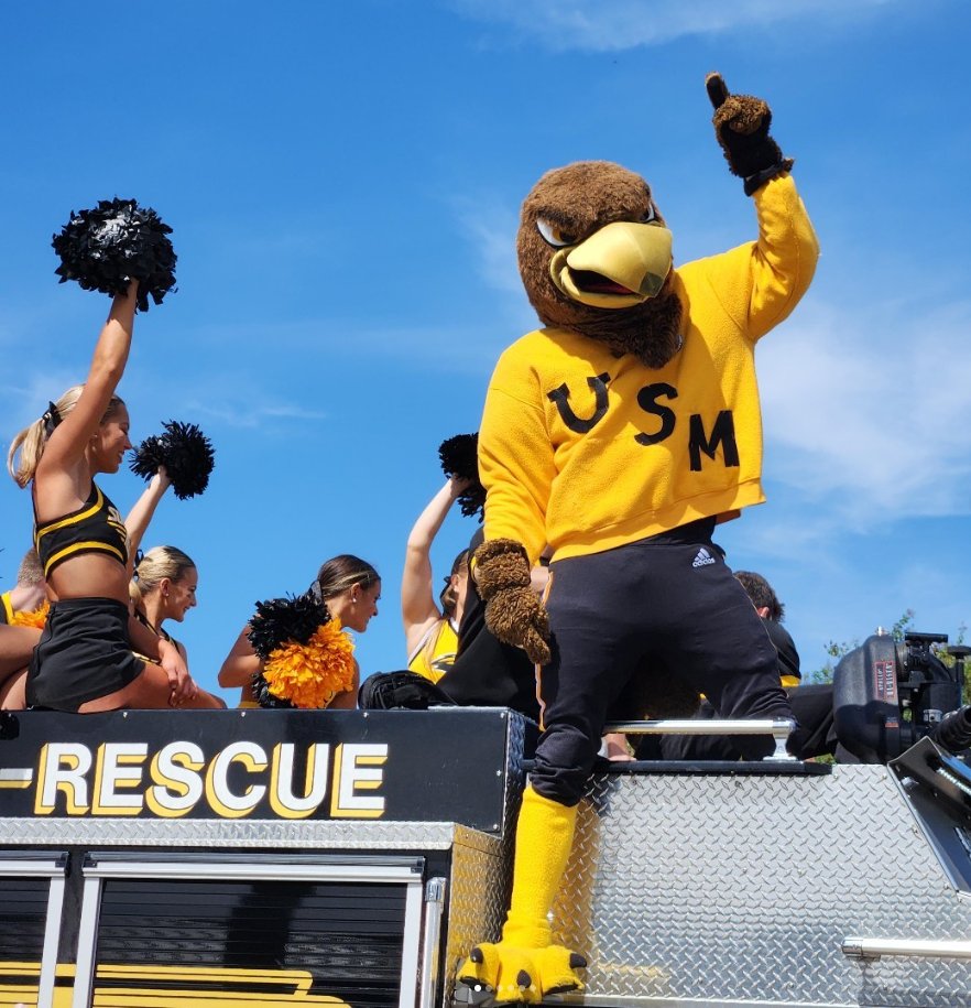 Happy Homecoming Week, Eagles! #SMTTT 💛🖤