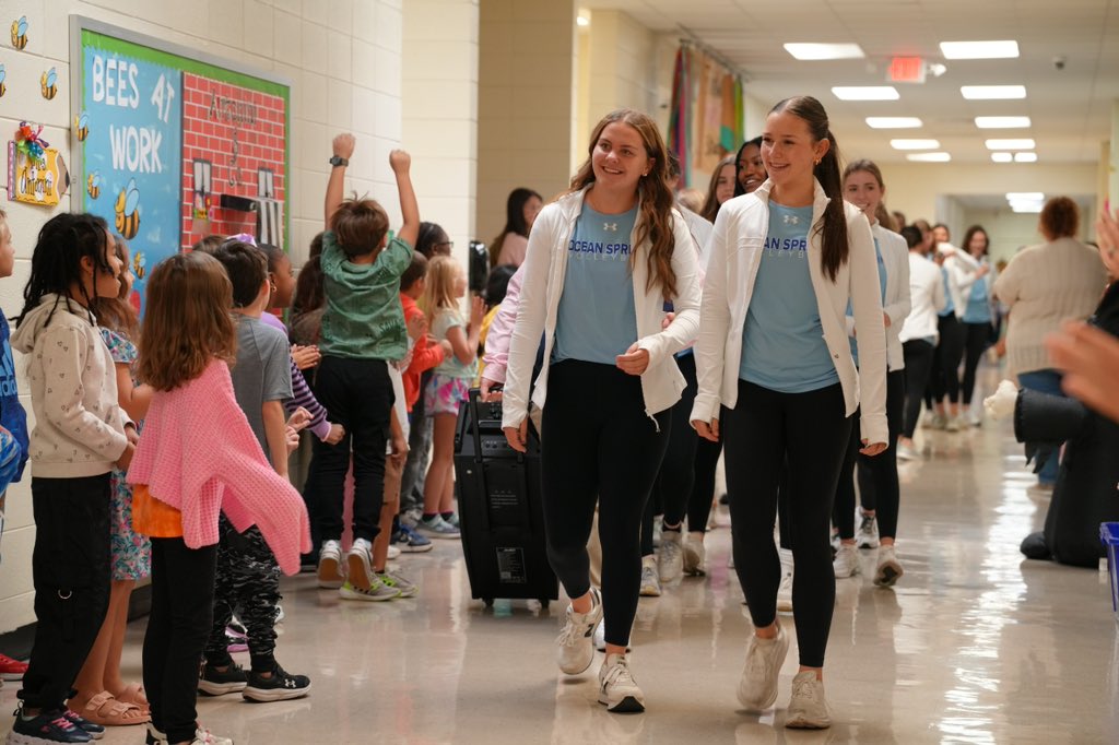 OSSDGreyhounds's tweet photo. Sending our girls off to state! Good luck tomorrow, ladies! #TheGreyhoundWay https://t.co/X4955tHy1s