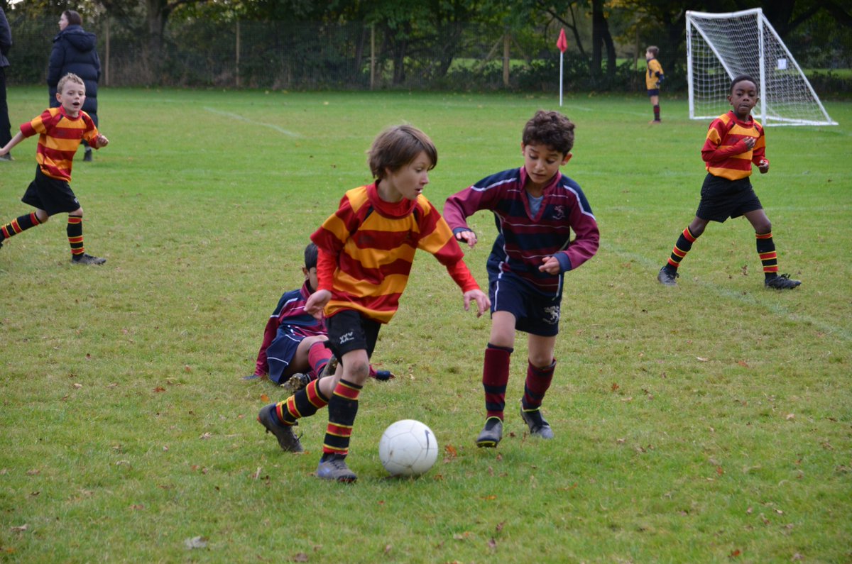 The U8 boys enjoyed their 5-a-side football matches against Edge Grove and Beechwood Park. It was great to see them produce the skills they have been on working in lessons and collaborate so well together. 👏 ⚽