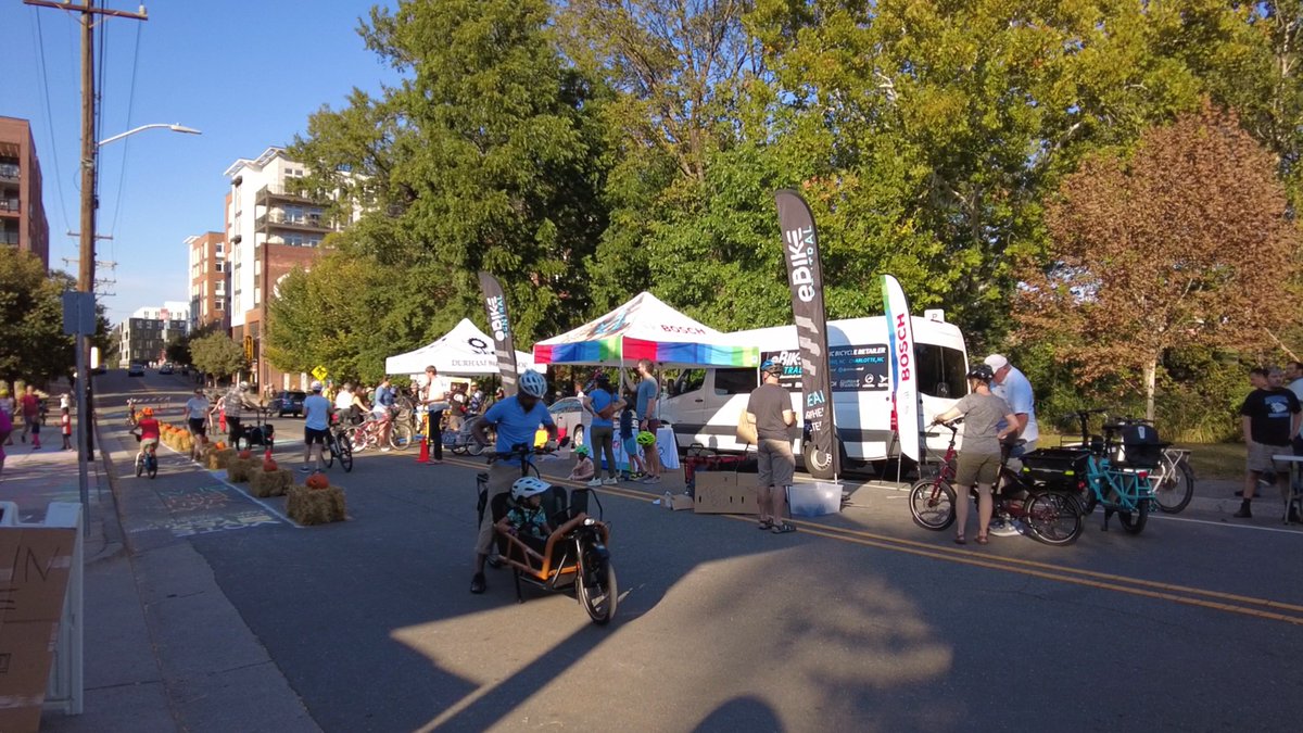 ebike_central's tweet photo. We were @ Move-A-Bull City event, Durham NC! Thanks to our partners @BikeDurham, Bosch eBike Systems Riese &amp; Muller, @ternbicycles.  Record interest in eBikes with all bikes being tested for hours. More here: https://t.co/uSstlP835h https://t.co/AoBzsi0KW5